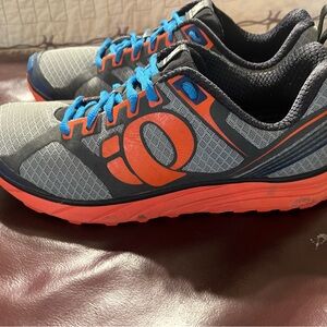 Pearl Izumi Men's Gray and Orange Trail Running Shoes size 9